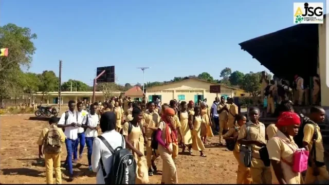 Lutte contre la Covid19 : dans plusieurs écoles,  aucun geste barrière n’est respecté !