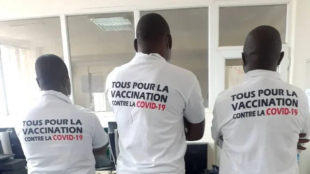 Vaccination contre le covid-19 en Guinée : le personnel soignant en première ligne