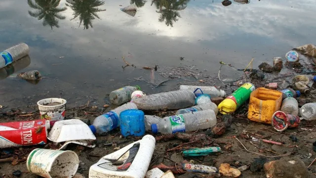 Guinée | le gouvernement engage une lutte pour éliminer le plastique à usage unique