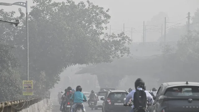 Inde suffoque : face à une pollution record, les écoles primaires fermées